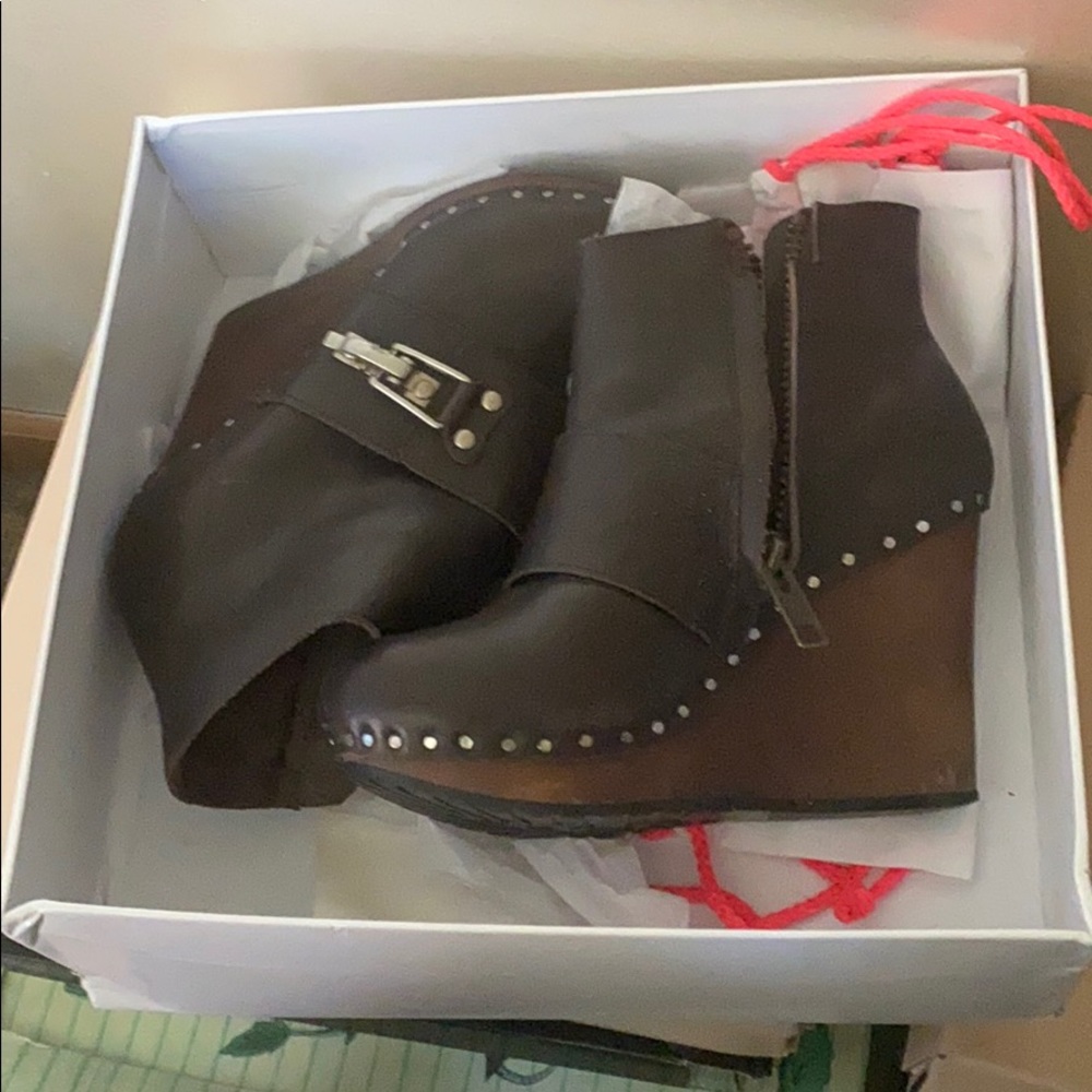 Women dark brown high heels leather